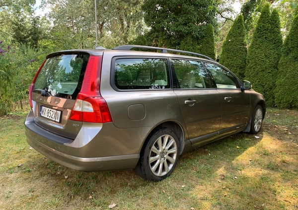 Volvo V70 cena 33000 przebieg: 257000, rok produkcji 2009 z Warszawa małe 379